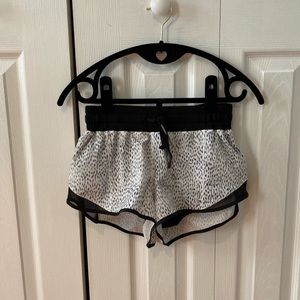 Lululemon size 4 hotty hot shorts